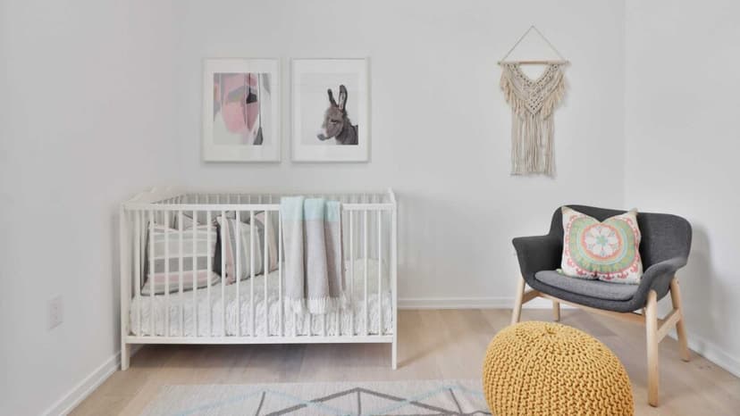 Comment mettre un tour de lit bébé : 4 étapes clés
